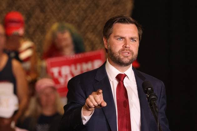 October 22, 2024, Tucson, Arizona, USA: Republican vice presidential candidate JD Vance speaks at a campaign rally on Tuesday, Oct. 22, 2024, in Tucson. Tucson USA - ZUMAs298 20241022_zsp_s298_043 Copyright: xCalvinxStewartx