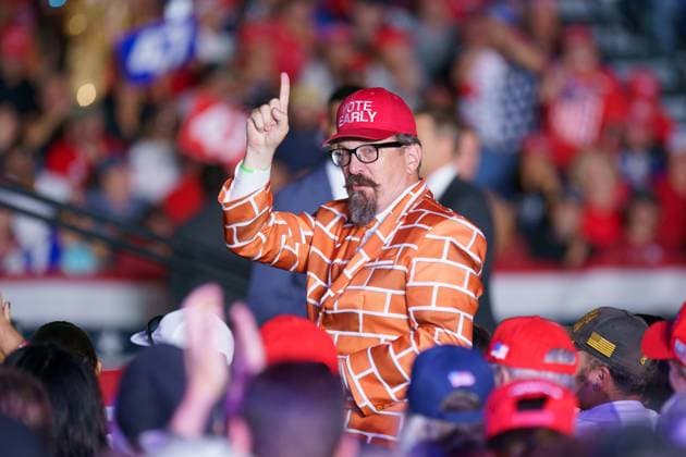 October 22, 2024, Greensboro, North Carolina, USA: Trump supporter known as Mr. Wall stands for the crowd after Trump calls him out at his rally in Greensboro, NC. Greensboro USA - ZUMAb238 20241022_zsp_b238_034 Copyright: xJoshxBrownx