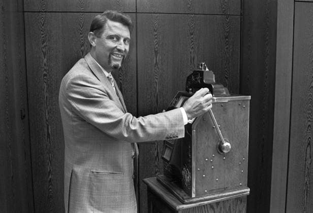 Deutschland, Luebbecke, 24.05.1994 Archiv.: 47-60-22 Fuer Ihr Archiv! Foto: Paul Gauselmann, Vorstandsvorsitzender der Gauselmann AG Fuer Ihr Archiv! *** Germany, Luebbecke, 24 05 1994 Archive 47 60 22 For your archive Photo Paul Gauselmann, Chairman of the Board of Gauselmann AG For your archive