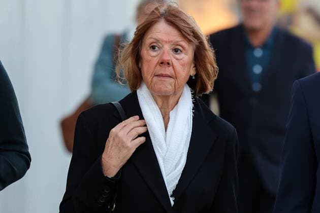 Bilder des Jahres 2024, News 10 Oktober News Themen der Woche KW43 News Bilder des Tages PROCES DES VIOLS DE MAZAN LE 23 OCTOBRE 2024 PHOTOPQR LE DAUPHINE Christophe AGOSTINIS Avignon 23 10 2024 Avignon le 23 octobre 2024 Cour criminelle départementale du Vaucluse Procès des viols de Mazan Gisèle Pelicot à son arrivée au tribunal Photo Christophe Agostinis Le Dauphiné Libéré Trial of Dominique Pelicot accused of drugging her wife for nearly ten years and inviting strangers to rape her at their home in Mazan, in the south of France, in Avignon, on October 23, 2024 Avignon Vaucluse Provence Alpes Côte dAzur France  Copyright: xPHOTOPQR LExDAUPHINE MAXPPPxChristophexAGOSTINISx 20241023JDL2134 20241023JDL2134
