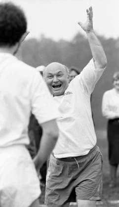 Moscow, Russia. Prime Minister of the Moscow City Government and Vice Mayor of Moscow Yury Luzhkov (back) plays volleyball in Serebryany Bor (silver forest). Oleg Buldakov TASS  71080231