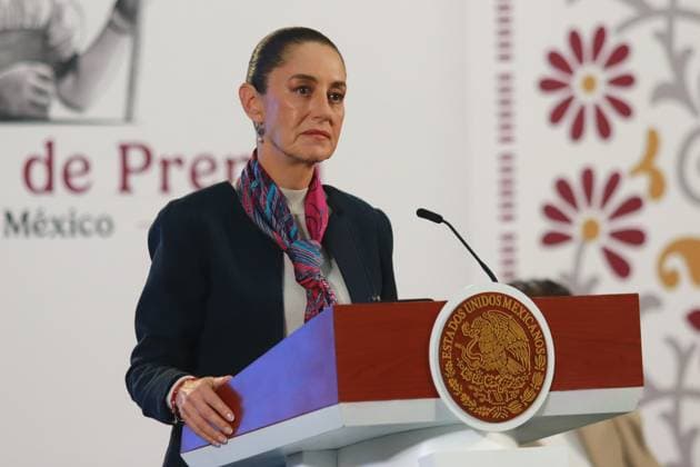 News Bilder des Tages MexicoÃ¢â‚¬â ¢s President, Claudia Sheinbaum Pardo speaking about the allocation of 5 billion Mexican Pesos for the new university campuses, which are included in the budget, and also confirmed the arrest of the perpetrator of the murder of priest Marcelo Perez in Chiapas, and the death of Fernando Valenzuela, during a briefing conference at the National Palace. on October 23, 2024 in Mexico City, Mexico. Mexico City Mexico - ZUMAe321 20241023_zia_e321_001 Copyright: xCarlosxSantiagox