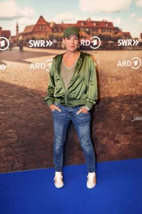 Mirja Boes beim Premieren Event der neuen ARD Comedy Serie Smeilingen - Ein Dorf wie Du und Ich am 23.10.2024 in Koeln ARD Comedy Serien Premiere von Smeilingen - Ein Dorf wie Du und Ich in Koeln *** Mirja Boes at the premiere event of the new ARD comedy series Smeilingen Ein Dorf wie Du und Ich on 23 10 2024 in Cologne ARD Comedy Series Premiere of Smeilingen Ein Dorf wie Du und Ich in Cologne 