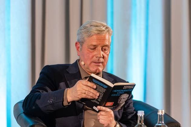 News Themen der Woche KW43 News Bilder des Tages Buchvorstellung mit Norbert Röttgen auf dem Petersberg - 23.10.2024 Der Politiker Dr. Norbert RÖTTGEN, MdB (CDU) bei seiner Buchvorstellung DEMOKRATIE UND KRIEG (dtv Verlag) im Gespräch mit Rüdiger FRANZ (General Anzeiger Bonn) in der Rotunde im Steigenberger Grandhotel Petersberg in Königswinter bei Bonn Königswinter Petersberg Nordrhein-Westfalen Deutschland *** Book presentation with Norbert Röttgen on the Petersberg 23 10 2024 The politician Dr Norbert RÖTTGEN, MdB CDU at his book presentation DEMOKRATIE UND KRIEG dtv Verlag in conversation with Rüdiger FRANZ General Anzeiger Bonn in the rotunda of the Steigenberger Grandhotel Petersberg in Königswinter near Bonn Königswinter Petersberg North Rhine-Westphalia Germany Copyright: xBonn.digitalx xMarcxJohnx
