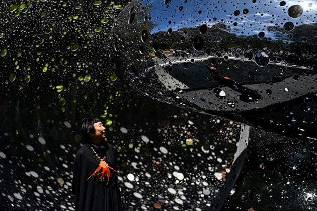 Bilder des Jahres 2024, Entertainment 10 Oktober Entertainment Themen der Woche KW43 News Bilder des Tages OUROBOROS EXHIBITION CANBERRA, Artist Lindy Lee poses for photographs in front of the Ouroboros sculpture during the official unveiling ceremony at the National Gallery of Australia in Canberra, Thursday, October 24, 2024. ( NO ARCHIVING, EDITORIAL USE ONLY, NO USE IN BOOKS WITHOUT CONSENT Canberra Australian Capital Territory Australia  Copyright: xLUKASxCOCHx 20241024180594667665
