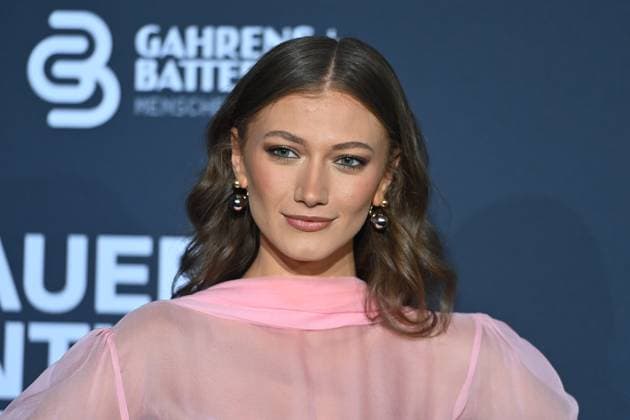 Leony Saengerin , single picture,cropped single motif,portrait,portrait,portrait red carpet,Blue Panther TV and Streaming Award 2024 on 23 10 2024 at BMW Welt Munich