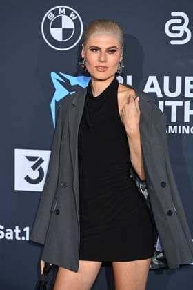 Lea Oude Engberink Model , single image,cropped single motif,half figure,half figure, Red Carpet,Blue Panther TV and Streaming Award 2024 on 23 10 2024 at BMW Welt Munich