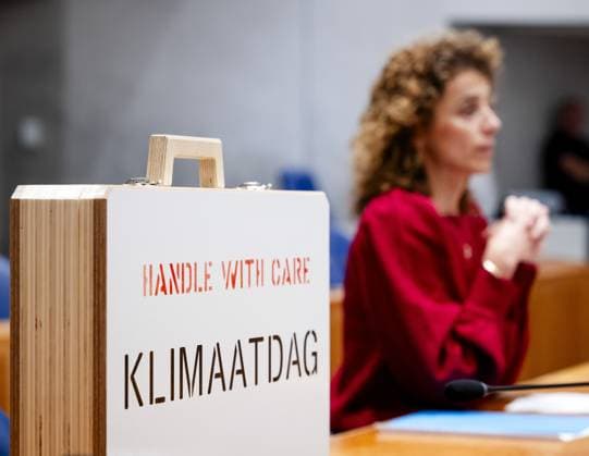 News Themen der Woche KW43 DEN HAAG - Minister Sophie Hermans (Climate and Green Growth) presents the Climate Memorandum in the Lower House. In the Climate Note, the government explains the climate policy pursued. ANP SEM VAN DER WAL netherlands out - belgium out  Copyright: xx x511701693x originalFilename: 511701693.jpg