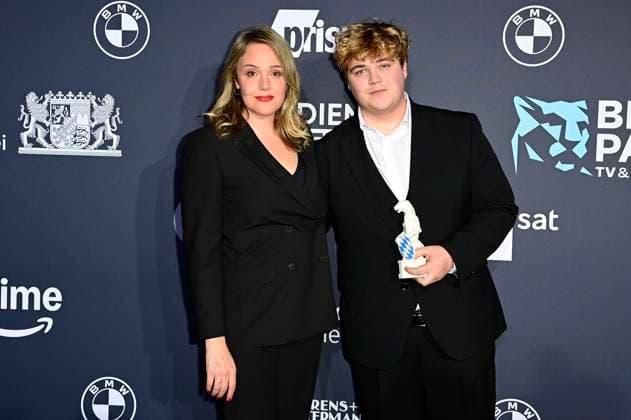 Alwara Höfels and Lorenzo Germeno at the presentation of the Blue Panther TV Streaming Award 2024 at BMW Welt Munich, 23 10 2024 Foto:xF.xKernx xFuturexImagex blauer_panther_4443