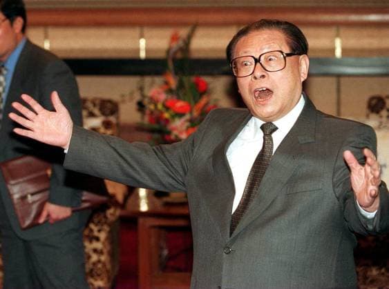 Jiang Zemin uses his facial expression to praise Tung Chee-hwa s achievement while being questioned by the media in the meeting between Jiang and Tung in Beijing, where the National People s Congress (NPC) is currently being held in the Great Hall of the People. ***NOT FOR ADVERTISING USE*** BEIJING CHINA EDITORIAL USE ONLY  Copyright: xx MER2016050919091835 DUSTINxSHUMx scmpphotos000648