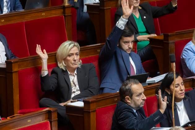 News Themen der Woche KW43 News Bilder des Tages Paris, France October 24, 2024 - Debate session on the 2025 finance bill at the National Assembly - Marine Le Pen POLITIQUE, PLF, DEBAT, HEMICYCLE, ASSEMBLEE NATIONALE, VOTE A MAIN LEVEE  Copyright: xVincentxIsorex