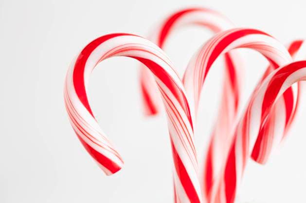 Red and white candy canes, studio shot , 03.10.2012, TTBB_ti2400128.jpg, Christmas, Candy Cane, Red, White, Striped, Backgrounds, Still Life, Food And Drink, Sweet Food, Three Objects, Horizontal, Vertical, Part Of, Focus On Foreground, Unhealthy Eating, No People, Studio Shot, White Background Copyright: xSarahxM.xGolonkax