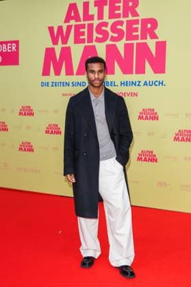 Premiere - Alter Weisser Mann Tijan Njie bei der Premiere zu Alter Weisser Mann im Zoo Palast am 24.10.2024 in Berlin. *** Premiere Alter Weisser Mann Tijan Njie at the premiere of Alter Weisser Mann at Zoo Palast on 24 10 2024 in Berlin Copyright: xEventpressxKochanx