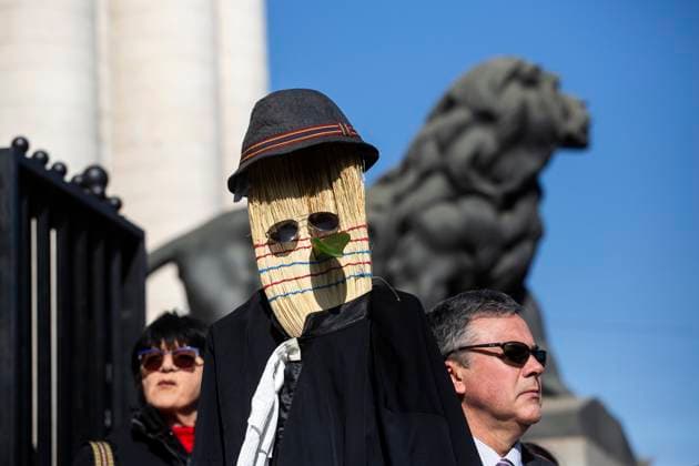 News Themen der Woche KW43 News Bilder des Tages Lawyers Protest In Sofia. Lawyers protest in front of the Sofia Courthouse in Sofia, Bulgaria, on October 25, 2024, against the procedure for selecting a new Prosecutor General. The only candidate for the position is currently acting Prosecutor General Borislav Sarafov, following the removal of his predecessor, Ivan Geshev, in June 2023. His nomination is made on the last possible day set by the timetable for the procedure. Sofia Bulgaria  Copyright: xHristoxVladevx originalFilename: vladev-notitle241025_npYdS.jpg