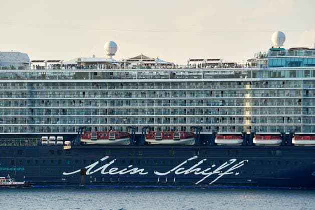 Corfu, Greece - September 4, 2024: The TUI cruise ship Mein Schiff is docked in the port of Corfu, Greece, offering passengers a luxurious stay on their journey through the Mediterranean *** Das TUI Kreuzfahrtschiff Mein Schiff liegt im Hafen von Korfu, Griechenland, und bietet den Passagieren einen luxuriösen Aufenthalt auf ihrer Reise durch das Mittelmeer