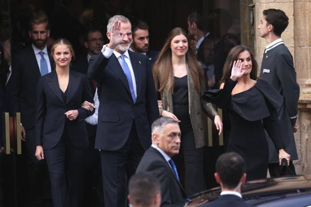 Arrivals at the 2024 Princess of Asturias Awards Ceremony in Oviedo Princess Leonor, King Felipe, Infanta Sofia and Queen Letizia leaving the Reconquista Hotel to go to the Campoamor Theater before the 2024 Princess of Asturias Awards Ceremony, on October 25, 2024, in Oviedo, Asturias Spain The Princess of Asturias Foundation celebrates today the Princess of Asturias Awards, which are presented annually in a solemn academic ceremony in Oviedo, The objectives of the Foundation are to contribute to the exaltation and promotion of scientific, cultural and humanistic values that are universal heritage, through eight categories of awards FAMOSOSOS HOTEL RECONQUISTA PREMIOS PRINCESA DE ASTURIAS José Oviedo Asturias Oviedo Asturias Oviedo Asturia Copyright: xJosà xRuizx 6301548