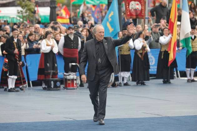 Arrivals at the 2024 Princess of Asturias Awards Ceremony in Oviedo The singer-songwriter Joan Manuel Serrat, 2024 Princess of Asturias Award for the Arts, on his arrival at the Campoamor Theater to attend the 2024 Princess of Asturias Awards Ceremony, on October 25, 2024, in Oviedo, Asturias Spain The Princess of Asturias Foundation celebrates today the annual Princess of Asturias Awards, The objectives of the Foundation are to contribute to the exaltation and promotion of scientific, cultural and humanistic values that are universal heritage, through eight categories of awards 25 OCTOBER 2024 PRINCESS OF ASTURIAS KINGS PRINCESS INFANTA PRIZES ASTURIES ASTURIAS CAMPOAMOR PRIZE AWARDS ARRIVALS Oviedo Asturias Oviedo Asturias Asturias Espan  Copyright: xJorgexPeteirox 6301611