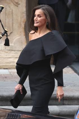 Arrivals at the 2024 Princess of Asturias Awards Ceremony in Oviedo Queen Letizia leaving the Reconquista Hotel to go to the Campoamor Theater before the 2024 Princess of Asturias Awards Ceremony, on October 25, 2024, in Oviedo, Asturias Spain The Princess of Asturias Foundation celebrates today the Princess of Asturias Awards, which are presented annually at a solemn academic ceremony in Oviedo, The objectives of the Foundation are to contribute to the exaltation and promotion of scientific, cultural and humanistic values that are universal heritage, through eight categories of awards FAMOSOSOS HOTEL RECONQUISTA PREMIOS PRINCESA DE ASTURIAS José Oviedo Asturias Oviedo Asturias Oviedo Asturias Espana  Copyright: xJosÃ xRuizx 6301741