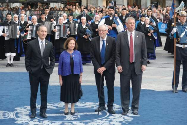 Arrivals at the 2024 Princess of Asturias Awards Ceremony in Oviedo The creators of Ozempic, Daniel J Drucker, Jeffrey M Friedman, Joel F Habener, Jens Juul Holst and Svetlana Mojsov, 2024 Princess of Asturias Award for Technical and Scientific Research, on their arrival at the Campoamor Theater to attend the 2024 Princess of Asturias Awards Ceremony, on October 25, 2024, in Oviedo, Asturias Spain The Princess of Asturias Foundation celebrates today the Princess of Asturias Awards, which are presented annually at a solemn ceremony in Oviedo, Asturias Spain, The objectives of the Foundation are to contribute to the exaltation and promotion of scientific, cultural and humanistic values that are universal heritage, through eight categories of Copyright: xJorgexPeteirox 6301748