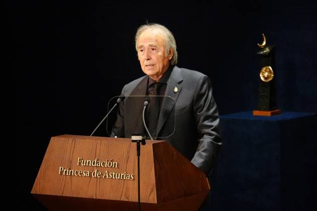 2024 Princess of Asturias Awards Presentation Ceremony in Oviedo The singer-songwriter Joan Manuel Serrat, 2024 Princess of Asturias Award for the Arts, speaks during the 2024 Princess of Asturias Awards Presentation Ceremony at the Campoamor Theater, on October 25, 2024, in Oviedo, Asturias Spain The Princess of Asturias Foundation celebrates today the annual Princess of Asturias Awards, which are presented at a solemn academic ceremony in Oviedo, The objectives of the Foundation are to contribute to the exaltation and promotion of scientific, cultural and humanistic values that are universal heritage, through eight categories of awards 25 OCTOBER 2024 PRINCESS OF ASTURIAS QUEENS PRINCESS INFANTA PRIZES ASTURIES ASTURIAS CAMPOAMOR AWARDS Copyright: xXuanxCuetox 6301780