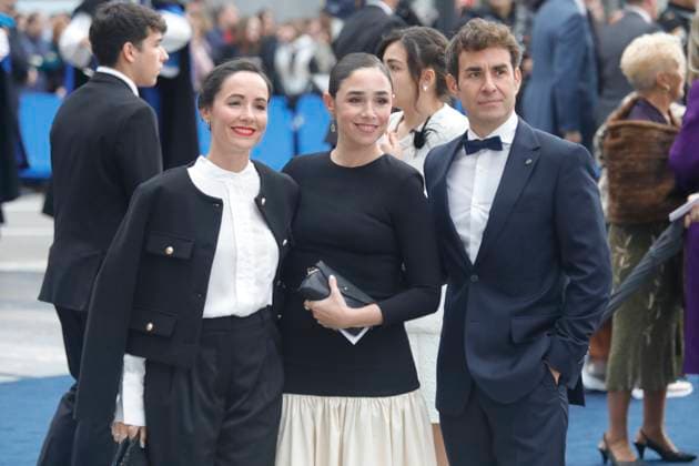 Arrivals at the 2024 Princess of Asturias Awards Ceremony in Oviedo Actress Candela Serrat c and actor Daniel Muriel d on their arrival at the Campoamor Theater to attend the 2024 Princess of Asturias Awards Ceremony, on October 25, 2024, in Oviedo, Asturias Spain The Princess of Asturias Foundation today celebrates the Princess of Asturias Awards, which, annually, are presented at a solemn academic ceremony held in Oviedo, The objectives of the Foundation are to contribute to the exaltation and promotion of scientific, cultural and humanistic values that are universal heritage, through eight categories of awards 25 OCTOBER 2024 PRINCESS OF ASTURIAS KINGS PRINCESS INFANTA PRIZES ASTURIES ASTURIAS CAMPOAMOR PRIZE AWARDS ARRIVALS Oviedo Astu Copyright: xJorgexPeteirox 6301818