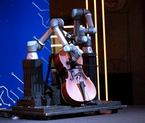 STOCKHOLM, SWEDEN 20241025 Stockholm Concert Orchestra and a cello playing robot, programmed by Fredrik Gran, perform a prelude written by Jacob Mürlrad during the Academy of Engineering Sciences IVA ceremony at the City Hall in Stockholm on Friday STOCKHOLM SWEDEN x10040x  Copyright: xAndersxWiklund TTx IVAS HÖGTIDSSAMMANKOMST 2024 AsEM7yd86AI