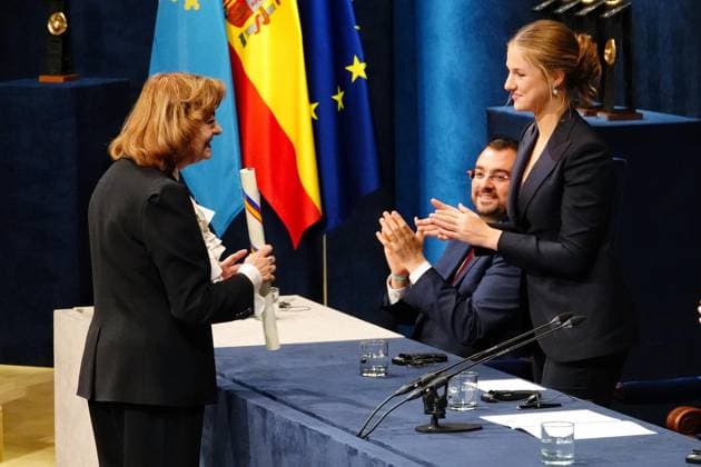 2024 Princess of Asturias Awards Presentation Ceremony in Oviedo The poet and essayist, Ana Blandiana, receives the 2024 Princess of Asturias Award for Literature, during the 2024 Princess of Asturias Awards Presentation Ceremony at the Campoamor Theatre, on 25 October 2024, in Oviedo, Asturias Spain The Princess of Asturias Foundation today celebrates the annual Princess of Asturias Awards, which are presented at a solemn academic ceremony in Oviedo, The objectives of the Foundation are to contribute to the exaltation and promotion of scientific, cultural and humanistic values that are universal heritage, through eight categories of awards 25 OCTOBER 2024 PRINCESS OF ASTURIAS QUEENS PRINCESS INFANTA PRIZES ASTURIES ASTURIAS CAMPOAMOR AWAR Copyright: xXuanxCuetox 6301877