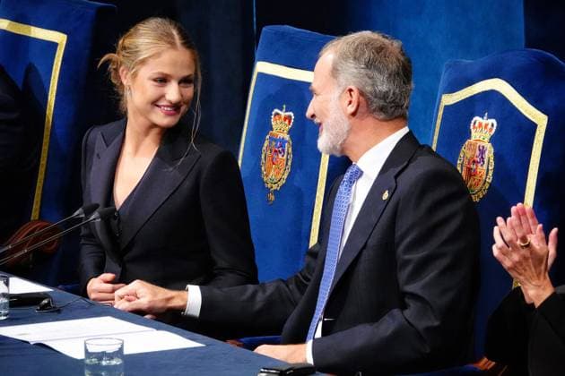 Entertainment Bilder des Tages 2024 Princess of Asturias Awards Presentation Ceremony in Oviedo Princess Leonor and King Felipe VI during the 2024 Princess of Asturias Awards Presentation Ceremony at the Campoamor Theater, on October 25, 2024, in Oviedo, Asturias Spain The Princess of Asturias Foundation celebrates today the annual Princess of Asturias Awards, which are presented at a solemn academic ceremony in Oviedo, The objectives of the Foundation are to contribute to the exaltation and promotion of scientific, cultural and humanistic values that are universal heritage, through eight categories of awards 25 OCTOBER 2024 PRINCESS OF ASTURIAS QUEENS PRINCESS INFANTA PRIZES ASTURIES ASTURIAS CAMPOAMOR AWARDS Oviedo Asturias Oviedo Asturias Asturias Oviedo Asturias Spa  Copyright: xXuanxCuetox 6301940