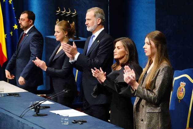 2024 Princess of Asturias Awards Ceremony in Oviedo I D The President of Asturias, Adrián Barbón Princess Leonor, King Felipe VI, Queen Letizia and Infanta Sofía, during the 2024 Princess of Asturias Awards Ceremony at the Campoamor Theater, on October 25, 2024, in Oviedo, Asturias Spain The Princess of Asturias Foundation celebrates today the Princess of Asturias Awards, which are presented annually in a solemn academic ceremony in Oviedo, The objectives of the Foundation are to contribute to the exaltation and promotion of scientific, cultural and humanistic values that are universal heritage, through eight categories of awards 25 OCTOBER 2024 PRINCESS OF ASTURIAS KINGS PRINCESS INFANTA PRIZES ASTURIES ASTURIAS CAMPOAMOR AWARDS AWARDS Ov Copyright: xXuanxCuetox 6301956