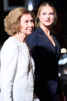 25-10-2024 Gala Princess Leonor and Queen Sofia during the 2024 Princess of Asturias awards ceremony at the Campoamor theater in Oviedo. The Princess of Asturias Awards are presented annually to individuals or organizations from around the world for their achievements in science, arts, literature, humanities, and sports. No Spain Â  Copyright: xPPEx