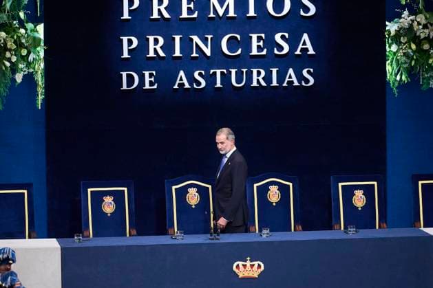Princesa de Asturias Awards 2024 - Ceremony Gala King Felipe VI of Spain attends Ceremony Gala during Princess of Asturias Awards 2024 at Campoamor Theatre on October 25, 2024 in Oviedo, Spain Photo by IMAGO MPG Oviedo Campoamor Theatre Asturias Spain  Copyright: xMPGx