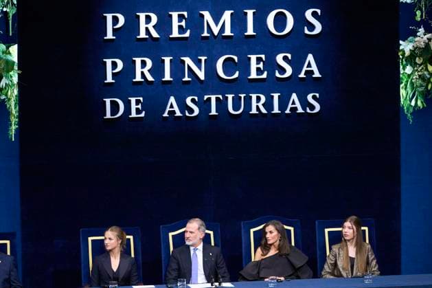 Princesa de Asturias Awards 2024 - Ceremony Gala King Felipe VI of Spain, Queen Letizia of Spain, Crown Princess Leonor, Princess Sofia attends Ceremony Gala during Princess of Asturias Awards 2024 at Campoamor Theatre on October 25, 2024 in Oviedo, Spain Photo by IMAGO MPG Oviedo Campoamor Theatre Asturias Spain  Copyright: xMPGx