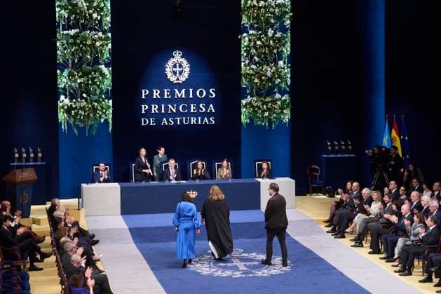 Princesa de Asturias Awards 2024 - Ceremony Gala King Felipe VI of Spain, Queen Letizia of Spain, Crown Princess Leonor, Princess Sofia, Magnum Photos, Princess of Asturias Award 2024 for Concord attends Ceremony Gala during Princess of Asturias Awards 2024 at Campoamor Theatre on October 25, 2024 in Oviedo, Spain Photo by IMAGO MPG Oviedo Campoamor Theatre Asturias Spain  Copyright: xMPGx