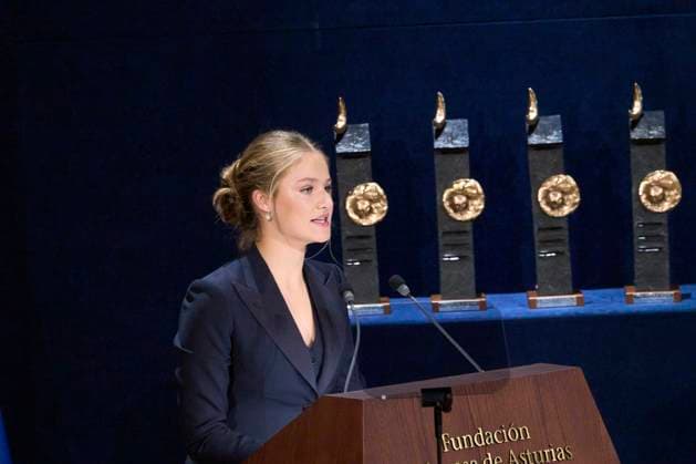 Princesa de Asturias Awards 2024 - Ceremony Gala Crown Princess Leonor attends Ceremony Gala during Princess of Asturias Awards 2024 at Campoamor Theatre on October 25, 2024 in Oviedo, Spain Photo by IMAGO MPG Oviedo Campoamor Theatre Asturias Spain  Copyright: xMPGx