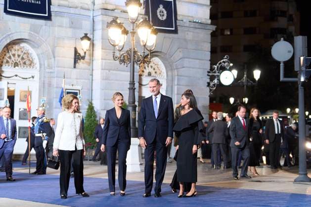 Princesa de Asturias Awards 2024 - Leave the Ceremony King Felipe VI of Spain, Queen Letizia of Spain, Crown Princess Leonor, Princess Sofia, Queen Sofia of Spain leave the Campoamor Theatre for the Ceremony during Princess of Asturias Awards 2024 on October 25, 2024 in Oviedo, Spain Photo by IMAGO MPG Oviedo Campoamor Theatre Asturias Spain  Copyright: xMPGx