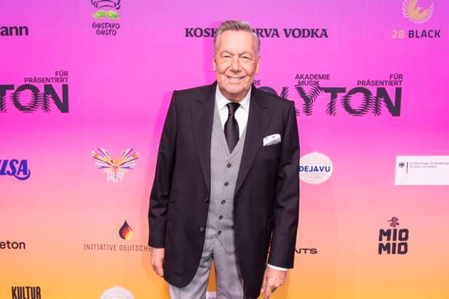 Polyton, award ceremony in the Atelier Gardens, Berlin, 23 10 2024 Roland Kaiser on the red carpet before the Polyton 2024 award ceremony in Berlins Atelier Gardens on 23 10 2024 The award has been held since 2023 and is a successor to the Echo Berlin Atelier Gardens music award Copyright: xBenxKriemannx