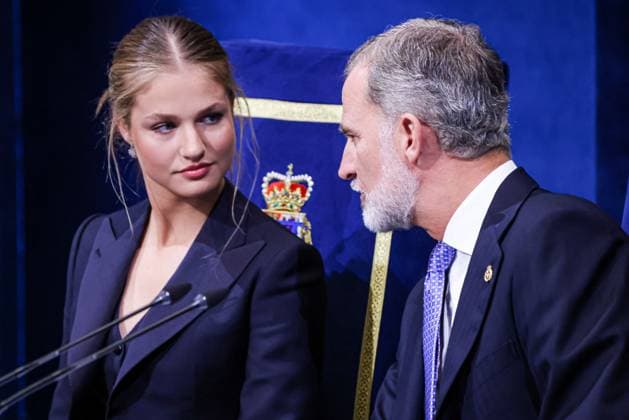 Princess Of Asturias Awards 2024 Ceremony - Oviedo Queen Letizia of Spain, King Felipe of Spain. Princess Leonor, Princess Sofia attend the Princess of Asturias awards gala 2024 at the Campoamor theater on the 25th of October of 2024 in Oviedo, Spain by Archie Andrews ABACAPRESS.COM Oviedo Spain  Copyright: xAndrewsxArchie ABACAx