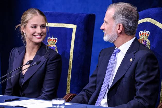 Princess Of Asturias Awards 2024 Ceremony - Oviedo Queen Letizia of Spain, King Felipe of Spain. Princess Leonor, Princess Sofia attend the Princess of Asturias awards gala 2024 at the Campoamor theater on the 25th of October of 2024 in Oviedo, Spain by Archie Andrews ABACAPRESS.COM Oviedo Spain  Copyright: xAndrewsxArchie ABACAx