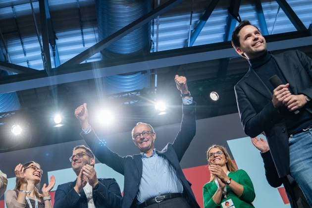 News Themen der Woche KW43 News Bilder des Tages Entertainment Bilder des Tages Junge Union Deutschlandtag 2024 Friedrich Merz, Bundesvorsitzender CDU und Kanzlerkandidat, hält auf dem Deutschlandtag eine Rede ;Junge Union Deutschlandtag 2024 Friedrich Merz, Bundesvorsitzender CDU und Kanzlerkandidat, hält auf dem Deutschlandtag eine Rede , Halle an der Saale Sachsen-Anhalt Deutschland Messe *** Junge Union Deutschlandtag 2024 Friedrich Merz, Federal Chairman of the CDU and candidate for Chancellor, gives a speech at the Deutschlandtag Junge Union Deutschlandtag 2024 Friedrich Merz, Federal Chairman of the CDU and candidate for Chancellor, gives a speech at the Deutschlandtag , Halle an der Saale Sachsen Anhalt Deutschland Messe