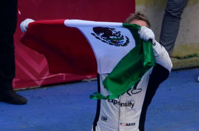 October 26, 2024, Mexico City, Mexico City, Mexico: The actor BRAD PITT surprised the public at the AutoÂ³dromo Hermanos RodroÂ­guez, during the qualification stage of the 2024 Mexican Grand Prix, where he began filming a movie Mexico City Mexico - ZUMAn296 20241026_zip_n296_021 Copyright: xJorgexNunezx