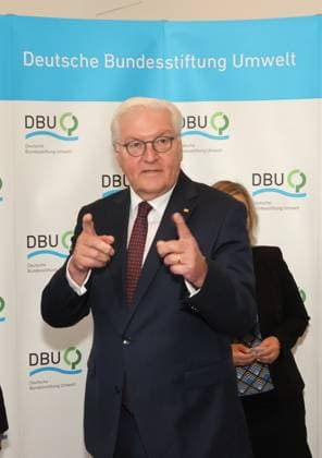 Environmental Award and Federal President 27 10 2024, Germany, Rhineland-Palatinate, The Environmental Award of the German Federal Environmental Foundation is presented in the Rheingoldhalle in Mainz here State Premier Alexander Schweizer, here Federal President Frank Walter Steinmeier sets the tone Mainz Rhineland-Palatinate Germany