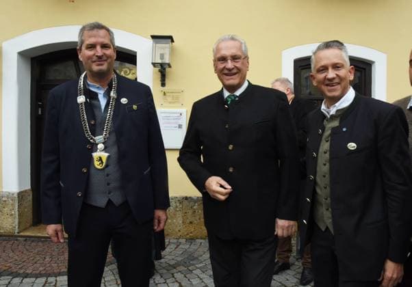 In front of the town hall Christian Bauer Mayor of Grafing Joachim Herrmann Minister of the Interior Thomas Huber MdL Grafing City of Bavaria 27 10 2010 Town hall Marketplace Leonhardifahrt Leonardikirche Horse blessing Stand concert Glonner Musi Stadtkapelle Grafing Grafing