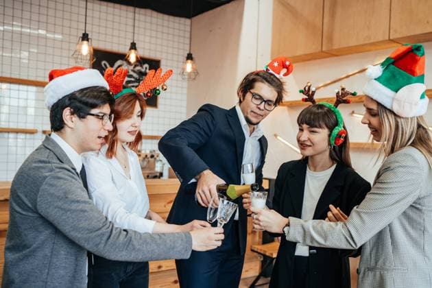 Happy colleagues in office celebrate special event. Happy colleagues in office celebrate special event together, smiling diverse work team have fun laugh. Friendship concept ,model released, Symbolfoto Copyright: xZoonar.com OleksiixHrecheniukx 15409676 ,model released, Symbolfoto ,property released