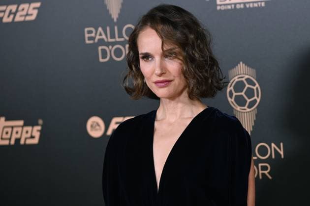 Natalie Portman 68eme ballon dor au theatre du Chatelet 68th Ballon DOr Photocall at Theatre Du Chatelet 310905 2024 09 28 Paris France  Copyright: xLionelxGuericolasx xStarfacex STAR_310905_193