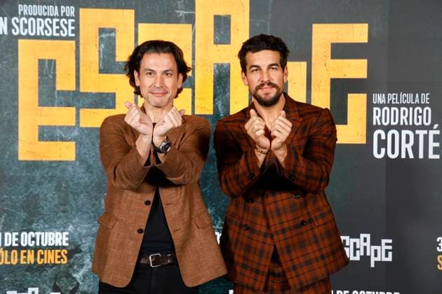 Entertainment Themen der Woche KW44 Entertainment Bilder des Tages Photocall of the film Escape in Madrid Director Rodrigo Cortés and actor Mario Casas pose at the presentation of the film Escape in Gran Vía, on October 29, 2024, in Madrid Spain The film stars Mario Casas along with such prestigious actors and actresses as Anna Castillo, Josep Sacristán, Josep María Pou, Blanca Portillo, Guillermo Toledo, Juanjo Puigcorbé, David Lorente, José García and singer-songwriter Albert Pla, José Sacristán, Josep María Pou, Blanca Portillo, Guillermo Toledo, Juanjo Puigcorbé, David Lorente, José García and singer-songwriter Albert Pla PHOTOCALL CINE FILM ESCAPE 29 OCTOBER 2024 Madrid Madrid Spain  Copyright: xJosexVelascox 6309988