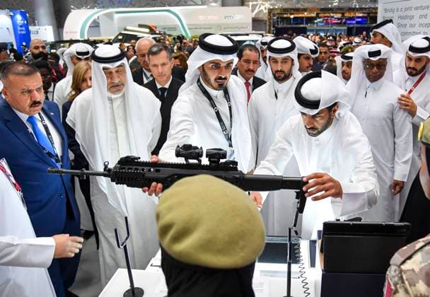 Bilder des Jahres 2024, News 10 Oktober News Bilder des Tages THE MILIPOL QATAR 2024 EXHIBITION IN QATAR Sheikh Khalifa bin Hamad bin Khalifa Al Thani (C) Qatar Minister of Interior looks at a weapon after the opening ceremony of the 15th edition of the Milipol Qatar 2024 Exhibition and Conference in Doha, Qatar, on October 29, 2024.The Milipol Qatar 2024 showcases the latest technologies and security systems, with the participation of leading international companies showcased by more than 250 local, regional, and international companies. DOHA Qatar Copyright: xNAUSHADx