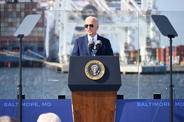 News Themen der Woche KW44 President Of The United States Joe Biden Delivers Remarks At The Port Of Baltimore In Baltimore Maryland President of the United States Joe Biden delivers remarks at the Port of Baltimore in Baltimore, Maryland, United States, on October 29, 2024. President Biden states that the effort on the Francis Scott Key Bridge is aided by workers from all over the country, adding, including, yes, from Puerto Rico. The crowd cheers at the clear reference to a comedian s racist comments about Puerto Rico at Donald Trump s MSG rally on Sunday. Biden then mutters, I d like to take that guy for a swim out there, drawing laughs. Baltimore United States  Copyright: xKylexMazzax originalFilename: mazza-notitle241029_npWhO.jpg