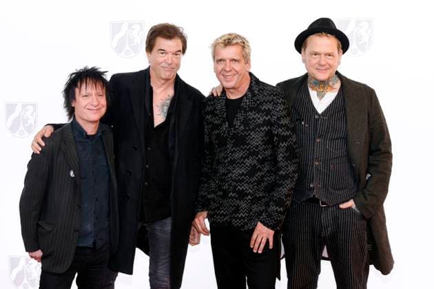 Entertainment Themen der Woche KW44 Bilder des Jahres 2024, Entertainment 10 Oktober Entertainment Bilder des Tages Die Musiker (l-r) Stephen George Ritchie, Andreas Frege alias Campino, Andreas Meurer und Andreas von Holst von der Band Die Toten Hosen auf dem Roten Teppich zur Verleihung des Staatspreises des Landes Nordrhein-Westfalen 2024. Die Düsseldorfer Punk-Band ist mit dem Staatspreis des Landes ausgezeichnet worden. Düsseldorf, 30.10.2024 NRW Deutschland *** The musicians l r Stephen George Ritchie, Andreas Frege alias Campino, Andreas Meurer and Andreas von Holst from the band Die Toten Hosen on the red carpet at the award ceremony for the State Prize of the State of North Rhine-Westphalia 2024 The Düsseldorf punk band has been awarded the State Prize of the State Düsseldorf, 30 10 2024 NRW Germany Copyright: xChristophxHardtx