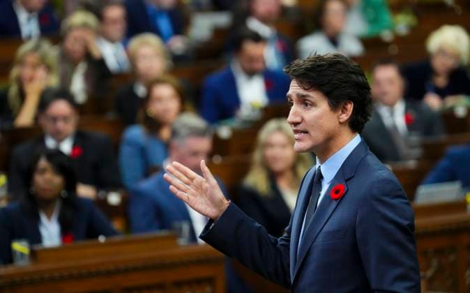 October 30, 2024, Ottawa, On, Canada: Prime Minister Justin Trudeau rises during question period in the House of Commons on Parliament Hill in Ottawa, Wednesday, Oct. 30, 2024. Ottawa Canada  - ZUMAc35_ 20241030_zaf_c35_083 Copyright: xSeanxKilpatrickx