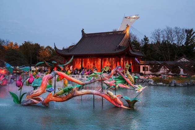 October 30, 2024, Montreal, Quebec, Canada: The Gardens of Light at the Montreal Botanical Garden has begun. In what has become a seasonal tradition, the Gardens of Light pathway offers a spectacular immersive stroll through illuminated First Nations, Chinese and Japanese gardens. Montreal Canada - ZUMAs278 20241030_zip_s278_014 Copyright: xSerkanxSenturkx